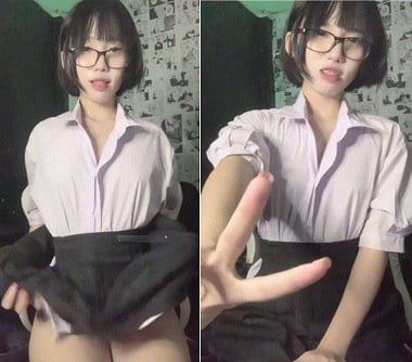 Em học sinh lồn nhỏ thủ dâm rồi bị some