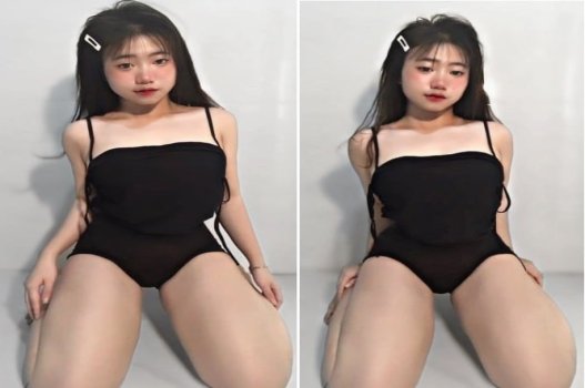 Cặp đùi trắng trẻo lọt kẽ mông cong