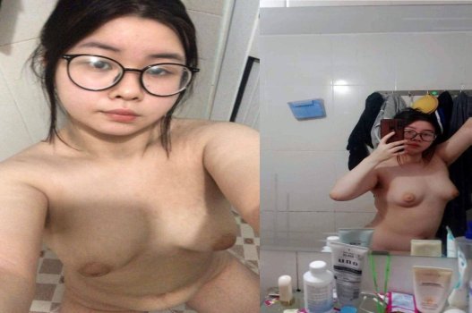 Hôn hậu đáng yêu phát ra tiếng kêu rõ ràng