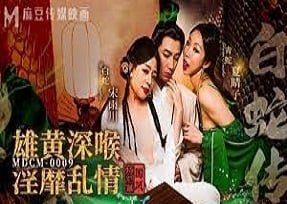 Chị em nhân viên cưới đưa anh chú rể vào phòng để 